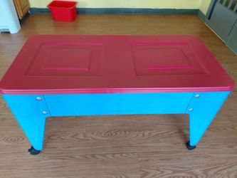VERY NICE CHILDREN'S SENSORY TABLE FOR SALE