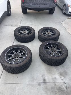 Fuel Wheels with Nitto Ridge Grappler Tires For A 2018 Ford F150 Gen 2 Raptor