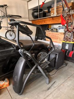 commercial-grade Precor EFX 546 Elliptical Fitness Crosstrainer.