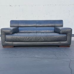 Natuzzi Editions Italy Mid Century Modern Italian Leather Sofa with Block Legs Good Condition