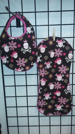 Set of bib and burp cloth pink skulls