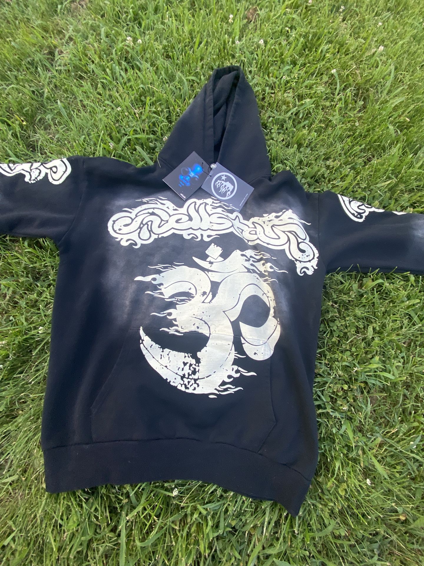 Slighty use Hellstar Hoodie SIZE M FAST SHIPPING🚌💨