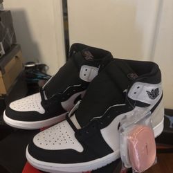 Air Jordan 1 Retro High OG (Men 9)