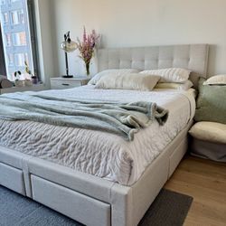 Beige / Off-White Queen Bed With Storage Drawers