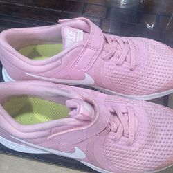 Girls Nike Shoes size 2Y