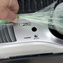 Epson LCD Projector EMP-TW1000