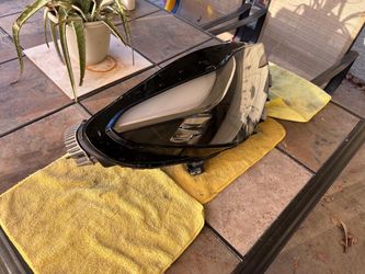 Used OEM Tesla Model 3 / Model Y Right Passenger Side Front LED Headlamp Assembly. part number (1077372-00-L)