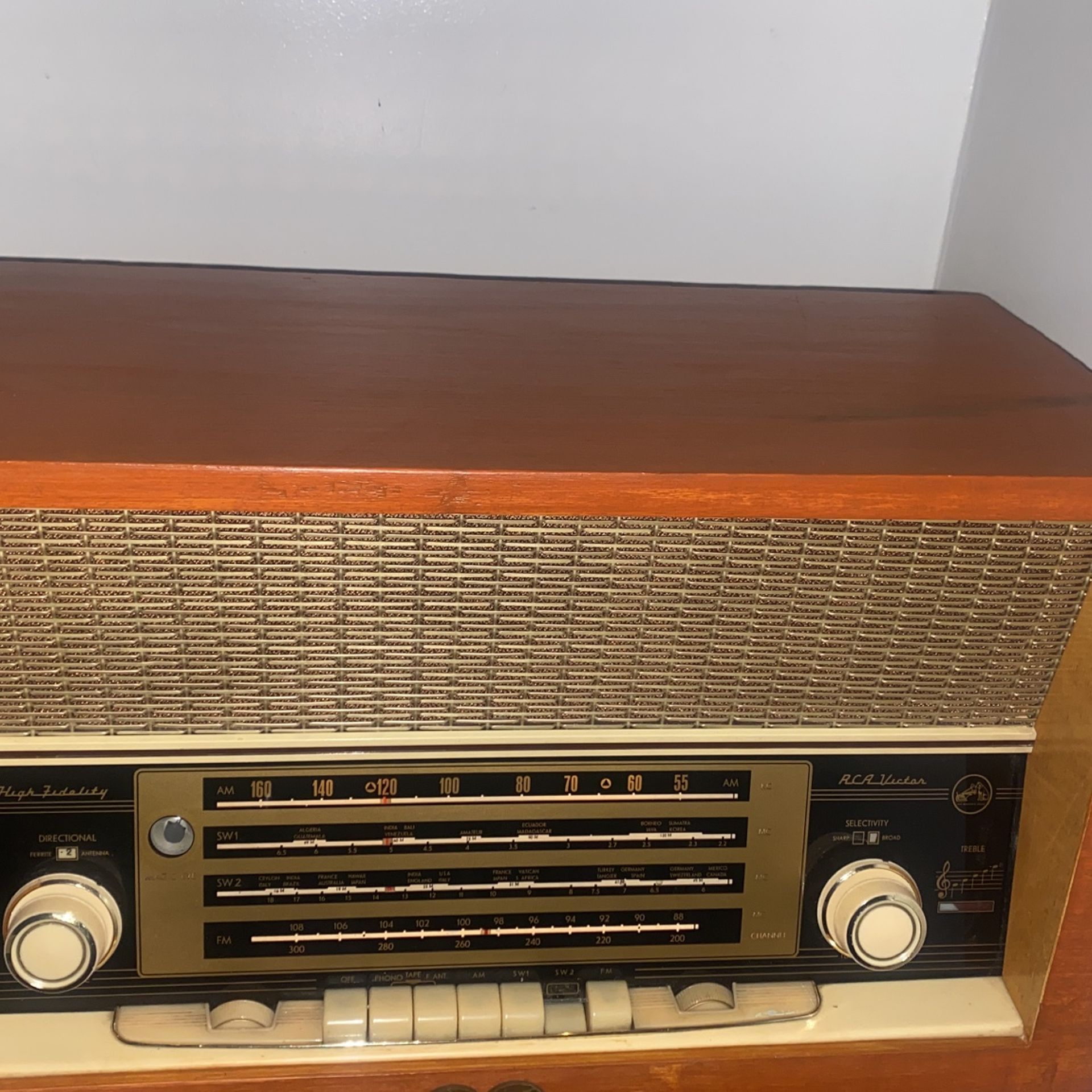 Vintage RCA Radio Model9-int-1 Hi Fidelity Tube Radio