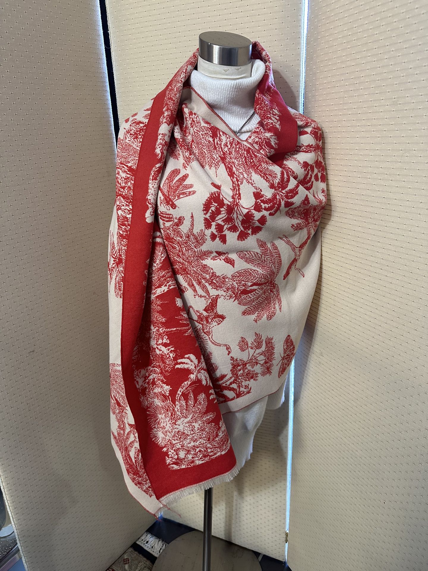 New Market sample designer look Twall Reversible cashmere long scarf