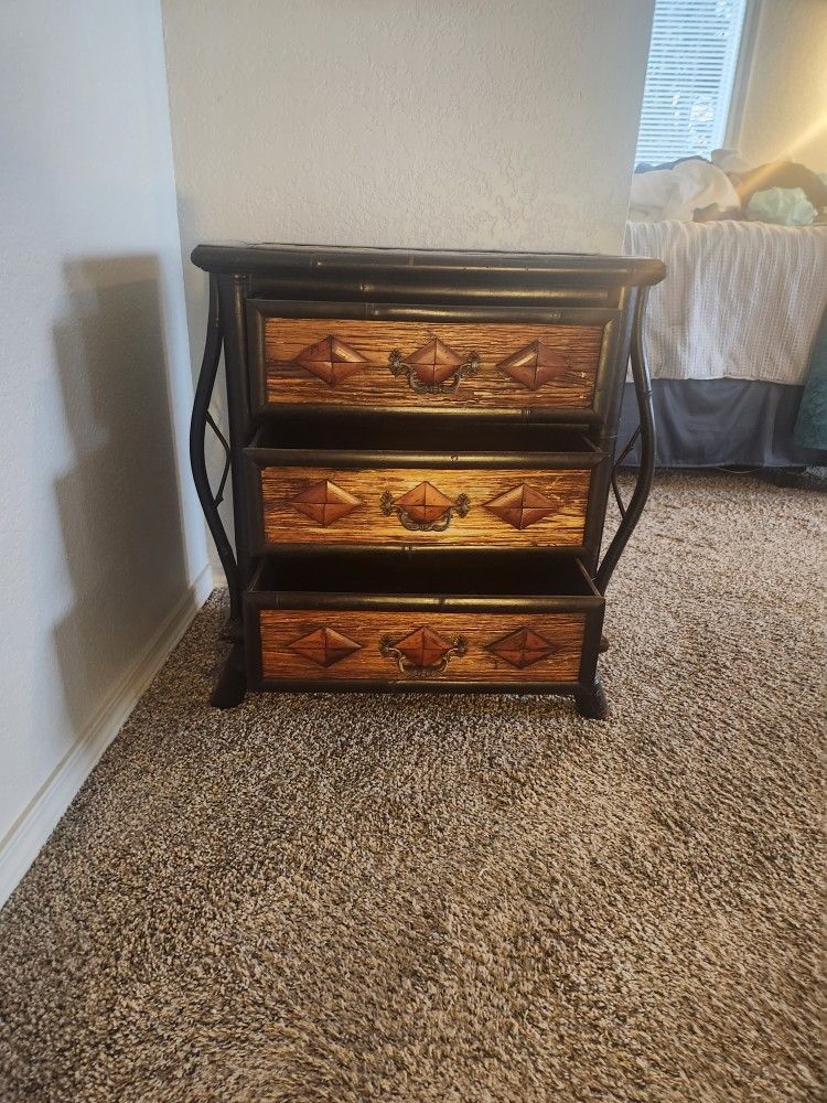 End Table/ SIDE TABLE