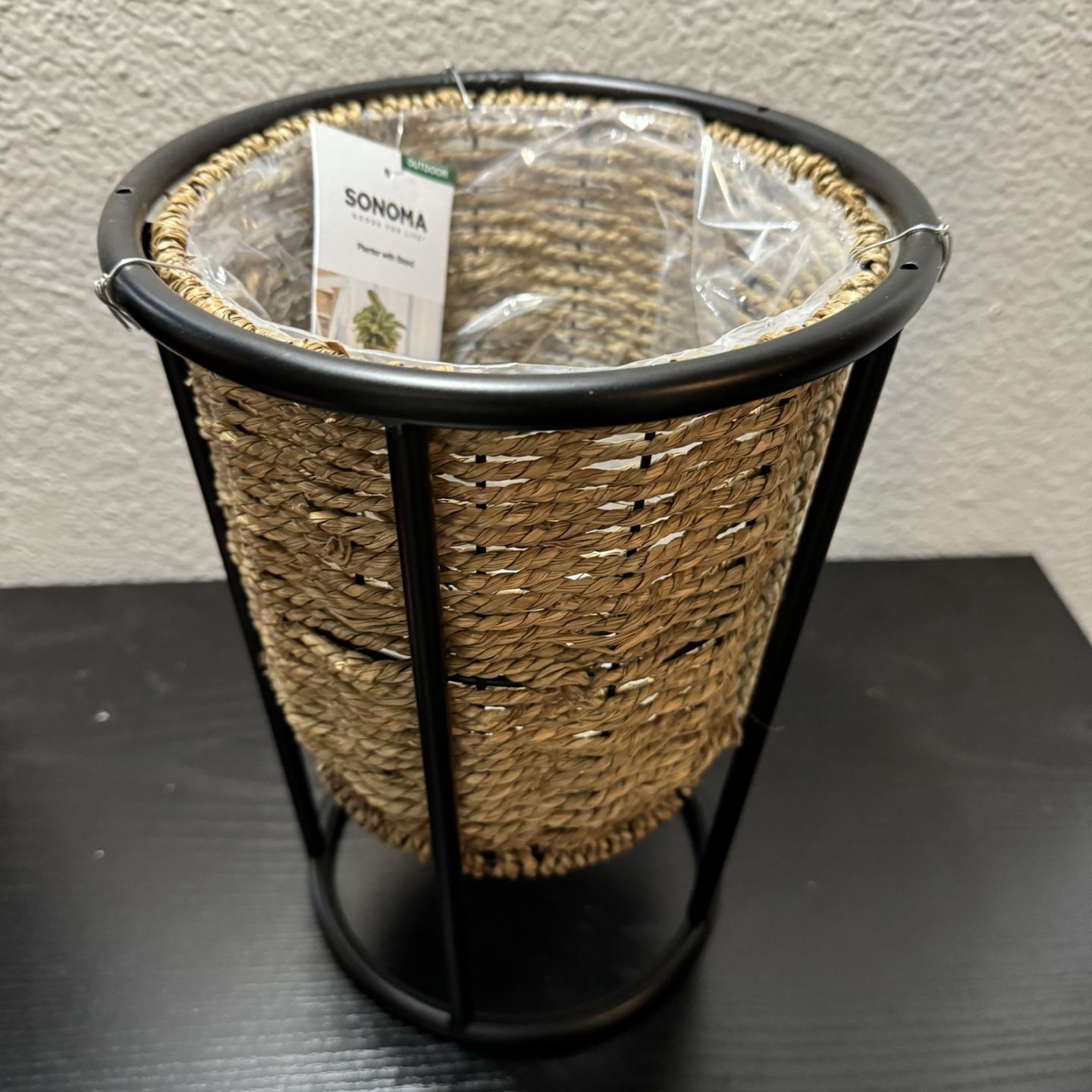 7 For $70 For All !! Planters with Stand  Perfect for Elevating Your Indoor or Outdoor Garden!