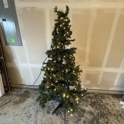 Artificial Christmas Tree 6ft. Pre-Lit Alberta Spruce Indoor Wondershop *READ*