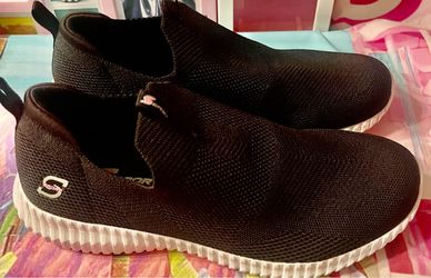 Skechers size 7 1/2 women’s and great preowned condition