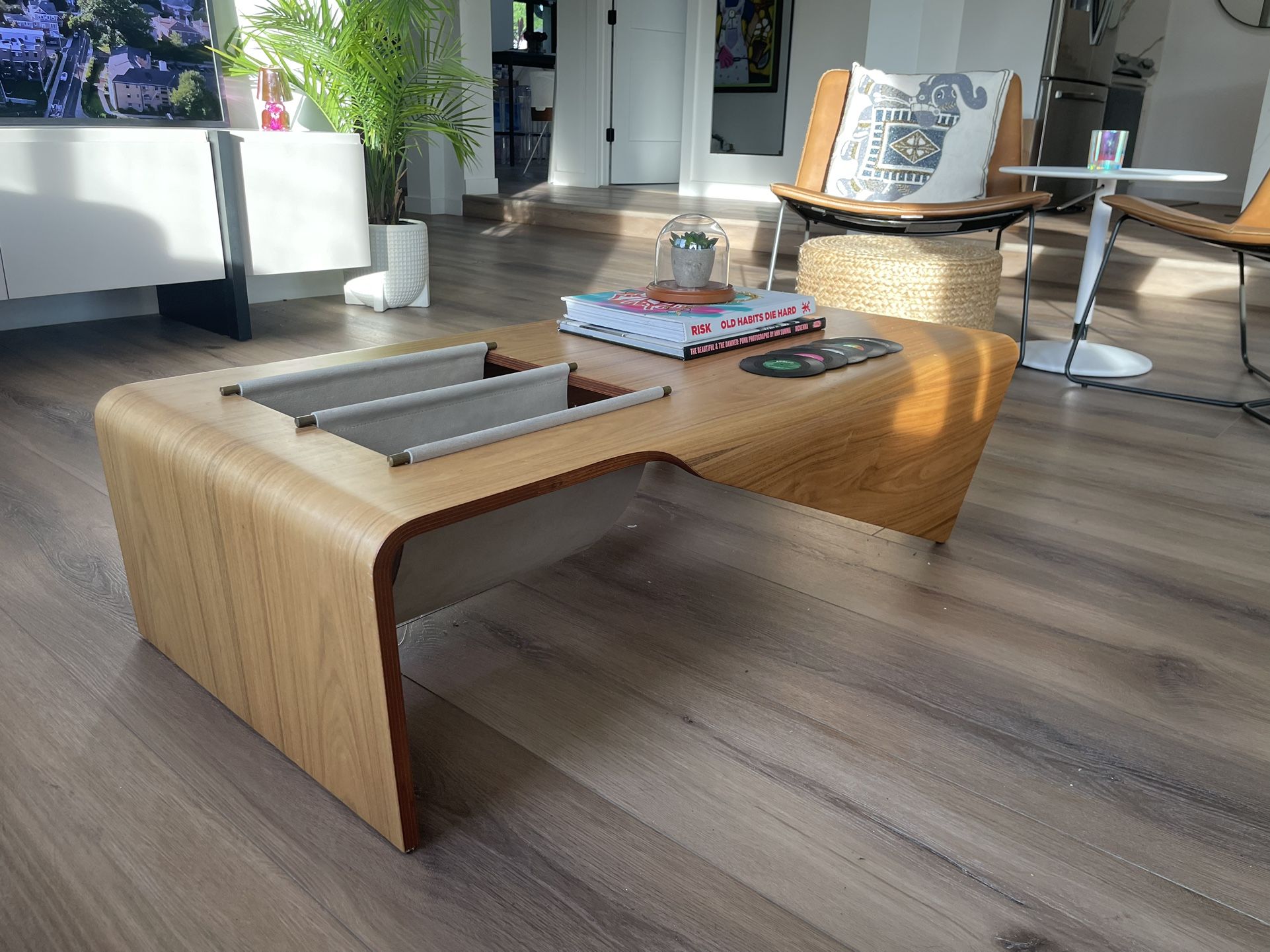 MID CENTURY MODERN - VINTAGE DESIGNER TABLE