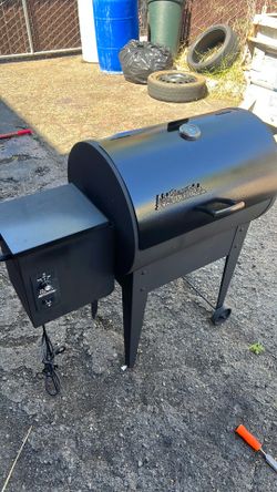 TRAEGER WOOD PELLET GRILL!