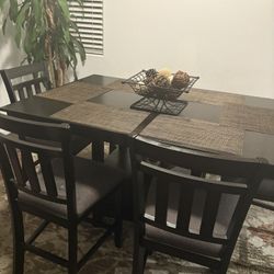 Dinning Table 