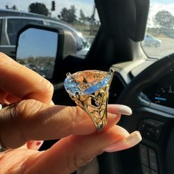 Gold Ring With Blue Diamond 