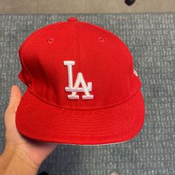 BRAND NEW 7” MLB FITTED HAT (LA)