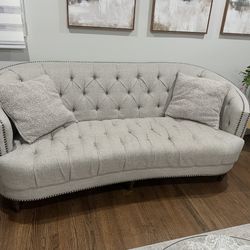 🔥 Sofa & Loveseat Set – MUST GO! 🔥