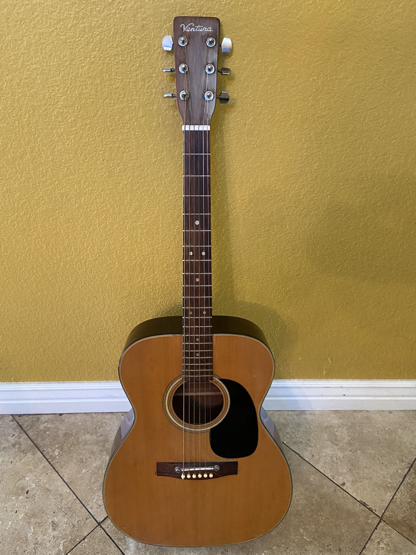 Ventura Acoustic Guitar - Made In Japan - Vintage