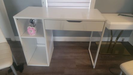 White desk with drawer