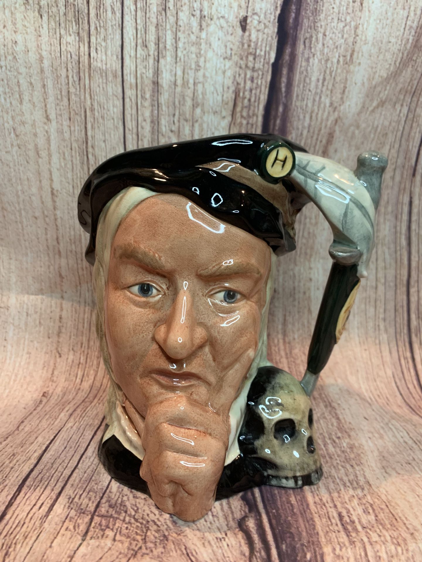 Royal Doulton The Shakespearean Collection "HAMLET" D6672