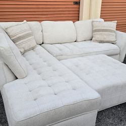 Beige Sectional w/Rolling Ottoman by Cindy Crawford (Free Delivery Available) 🛻🤝