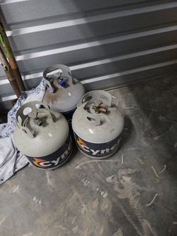 3 propane tanks