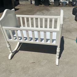 Used Baby bassinet