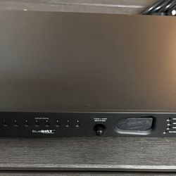 Panamax M4315-PRO Bluebolt 9-Outlet 15 Amp Power Management 