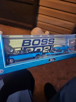 M2 Machines Chase 1/750 Ford F-350 Dually Mustang Auto-Hauler