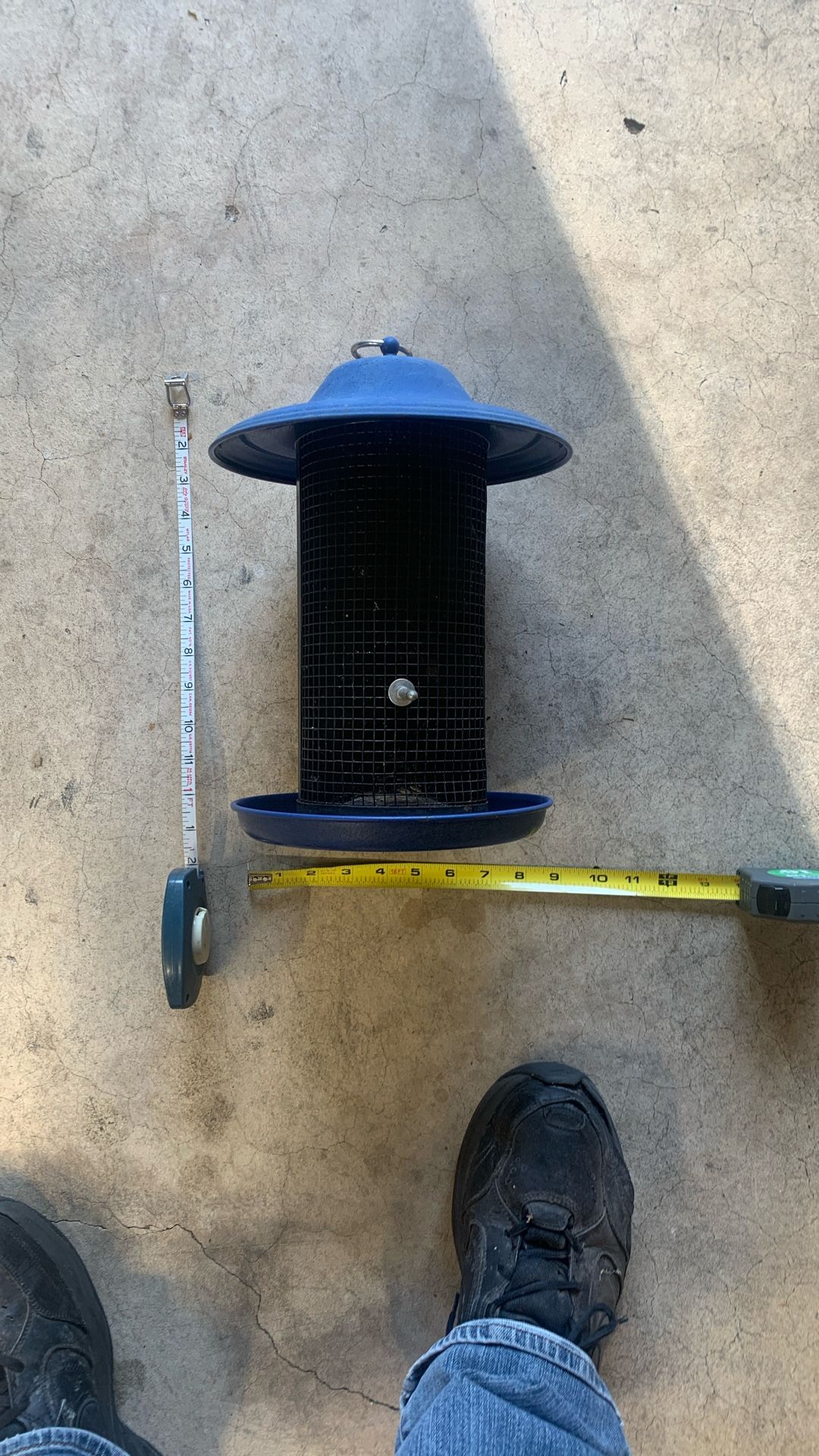 Bird feeder