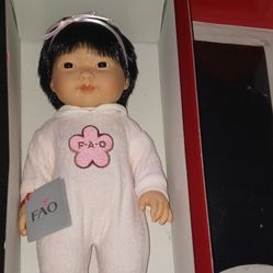 FAO schwarz Classic Baby doll 2010
