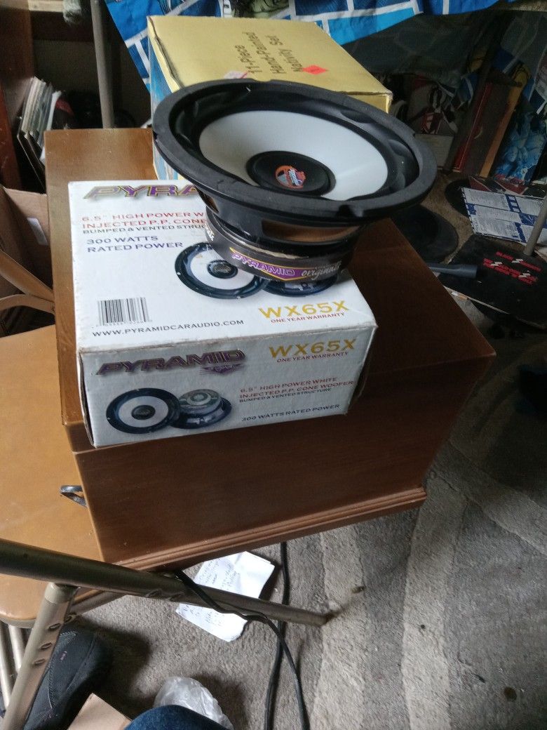 6.5 High Power White Injected P.P. Cone Woofer Bumped & Vented Scructure 300 Watts Rated Power Pyramid Oringinals!