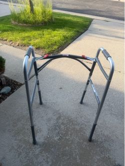 Drive Medical Deluxe Folding Walker