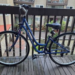 Trek 700 Multitrack Bike 13.5", 34 CM + Pump, Helmet, Basket, Lock 