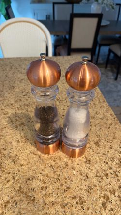Salt and Pepper Shaker (both)