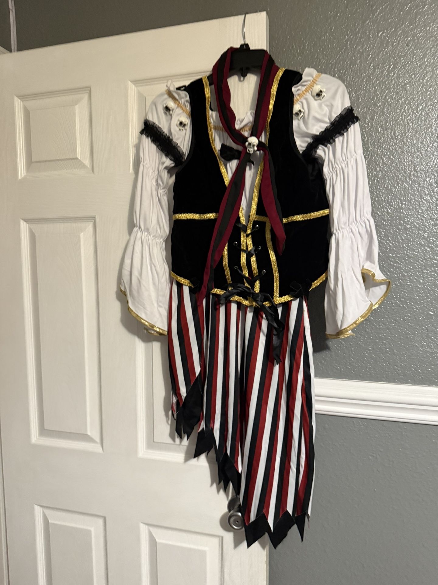 Pirate Wench Halloween Costume Women’s