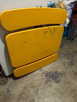 Folding kids table
