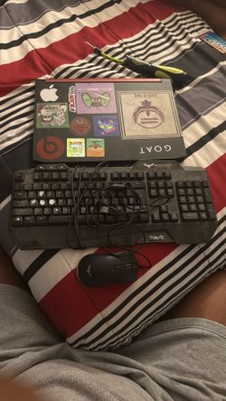 Laptop W Keyboard And Mouse