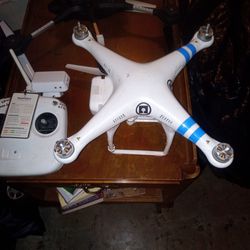 DJI Phantom 2 Drone With Extender And Remote