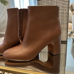 Vince Terri Leather Block-Heel Booties Size 8.5 New