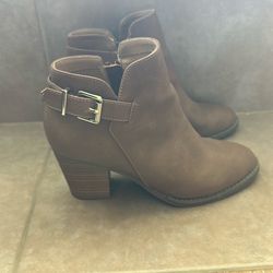 Women’s boots size 6