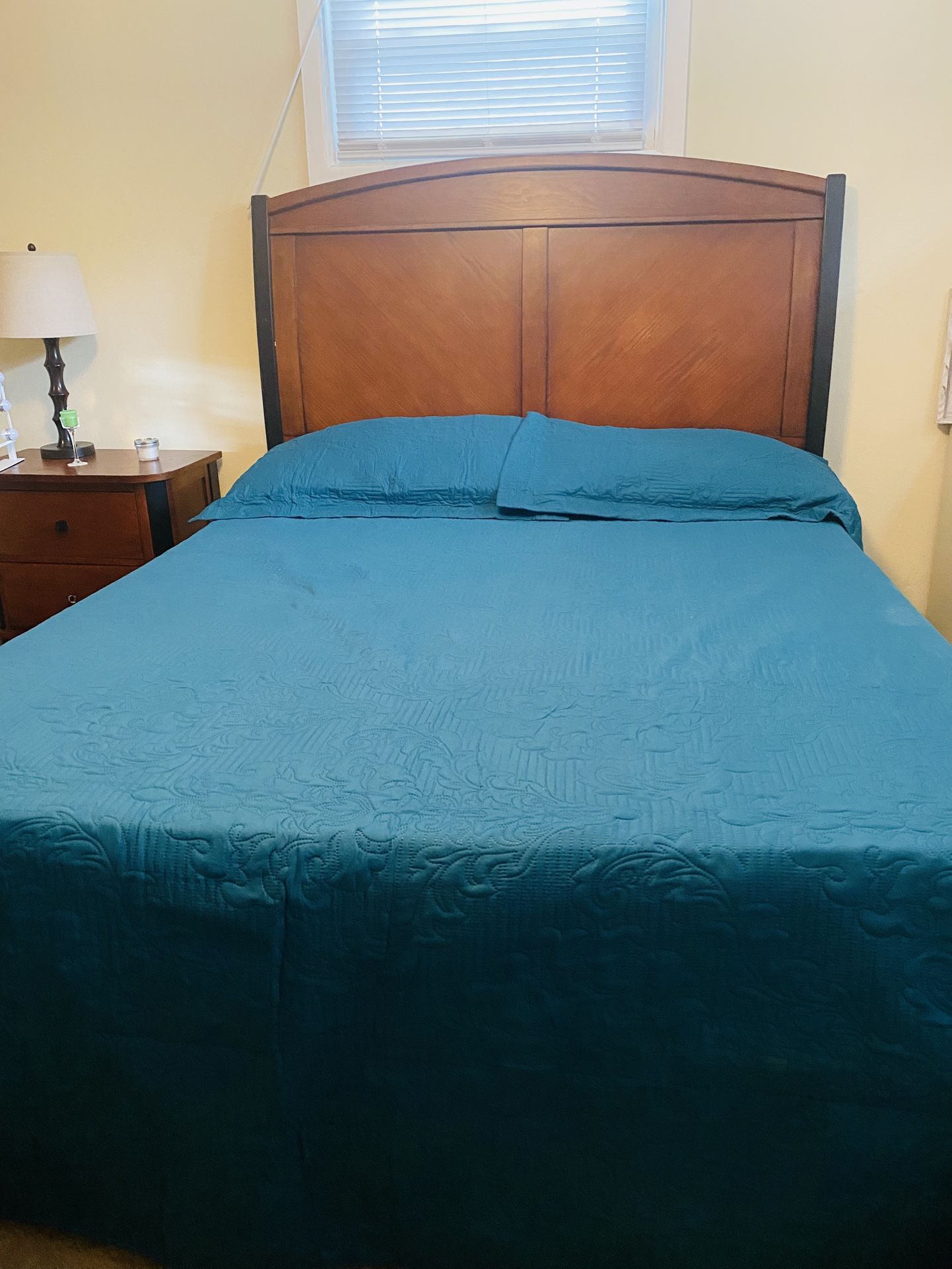 4-Piece Queen Bedroom Set