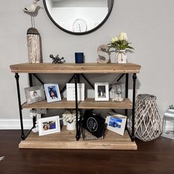 Entry table/ Console 