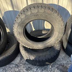 2 llantas LT275/70/18 dela rockymountain 95% de vida 