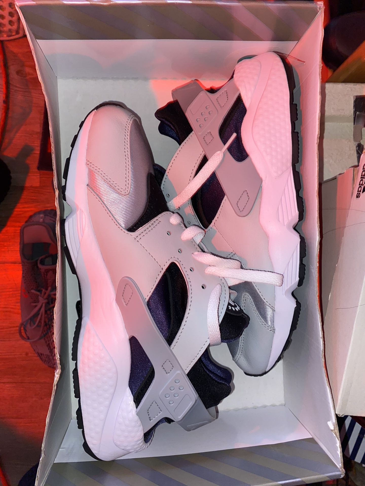Nike Hurrache Size 9.5 Brand New Yeezy 
