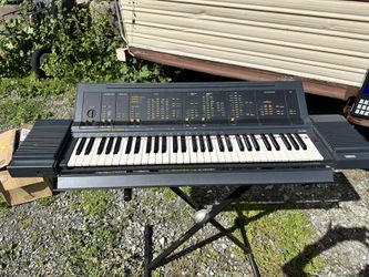 Yamaha PS-6100, a vintage portable keyboard released in 1984, featuring 61 keys and a design by Mario Bellini.