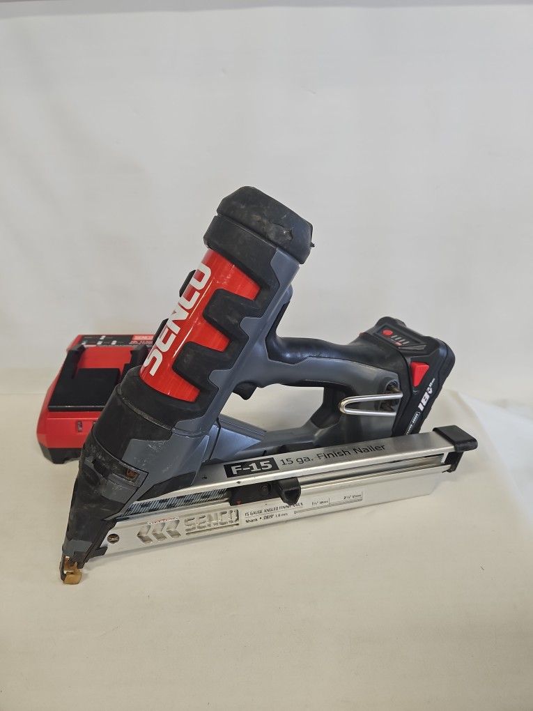 Senco FN65DA Cordless 18V 15Ga Angled Finish Nailer with 3.0Ah Battery & Charger 814010-1