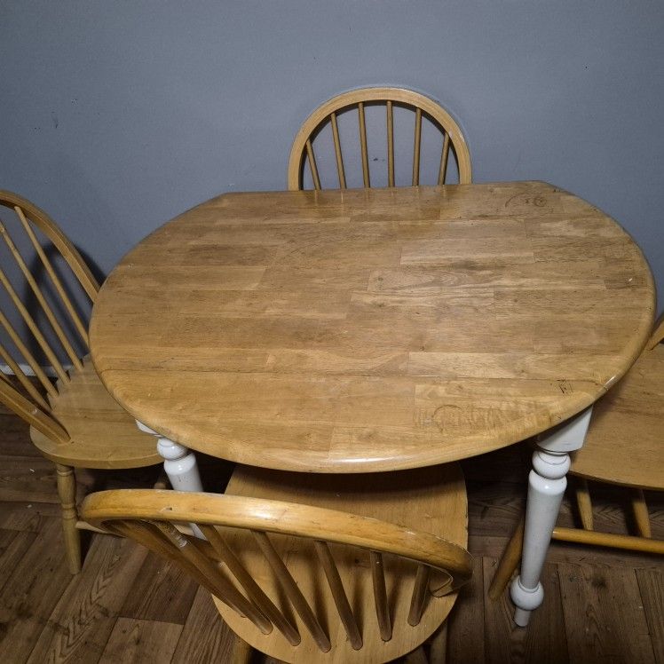 All Wood 36' Round Oak Dining table 4 Heavy Dury Chairs.